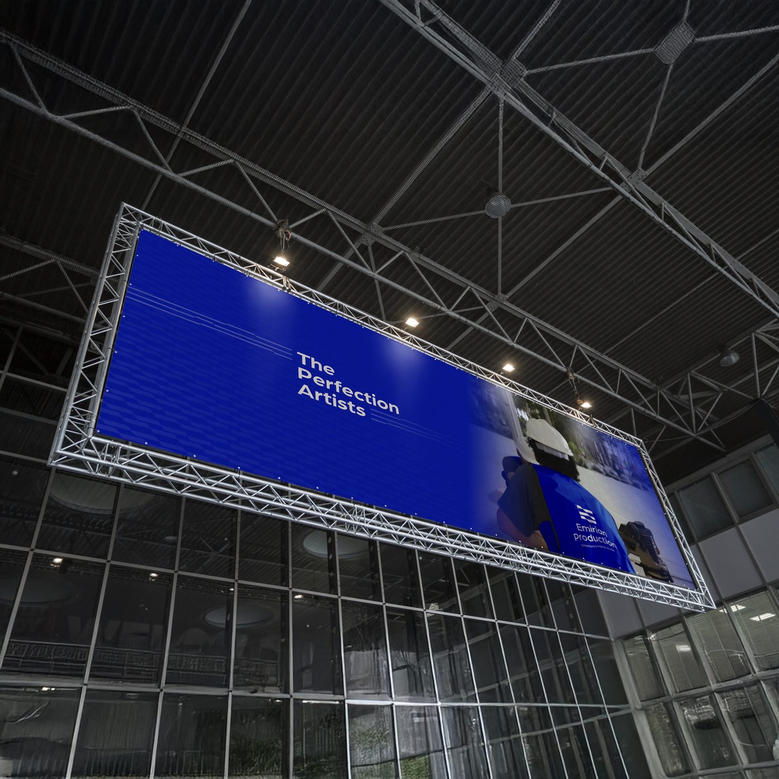 Emirian Production: Truss banner in an exhibition hall