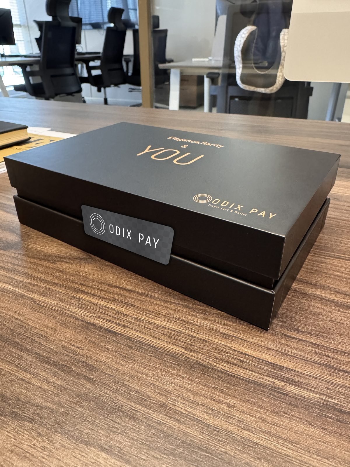 Odix Pay: The box with its protective seal sticker
