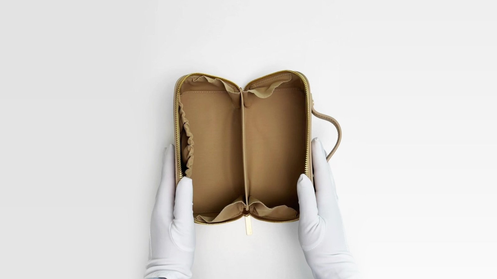 ORK: Two one-week offer campaigns for ORK, a leather goods brand: an Eid Al Adha gift offer and a “for a week only” wave, as stories and short videos in Arabic and English.