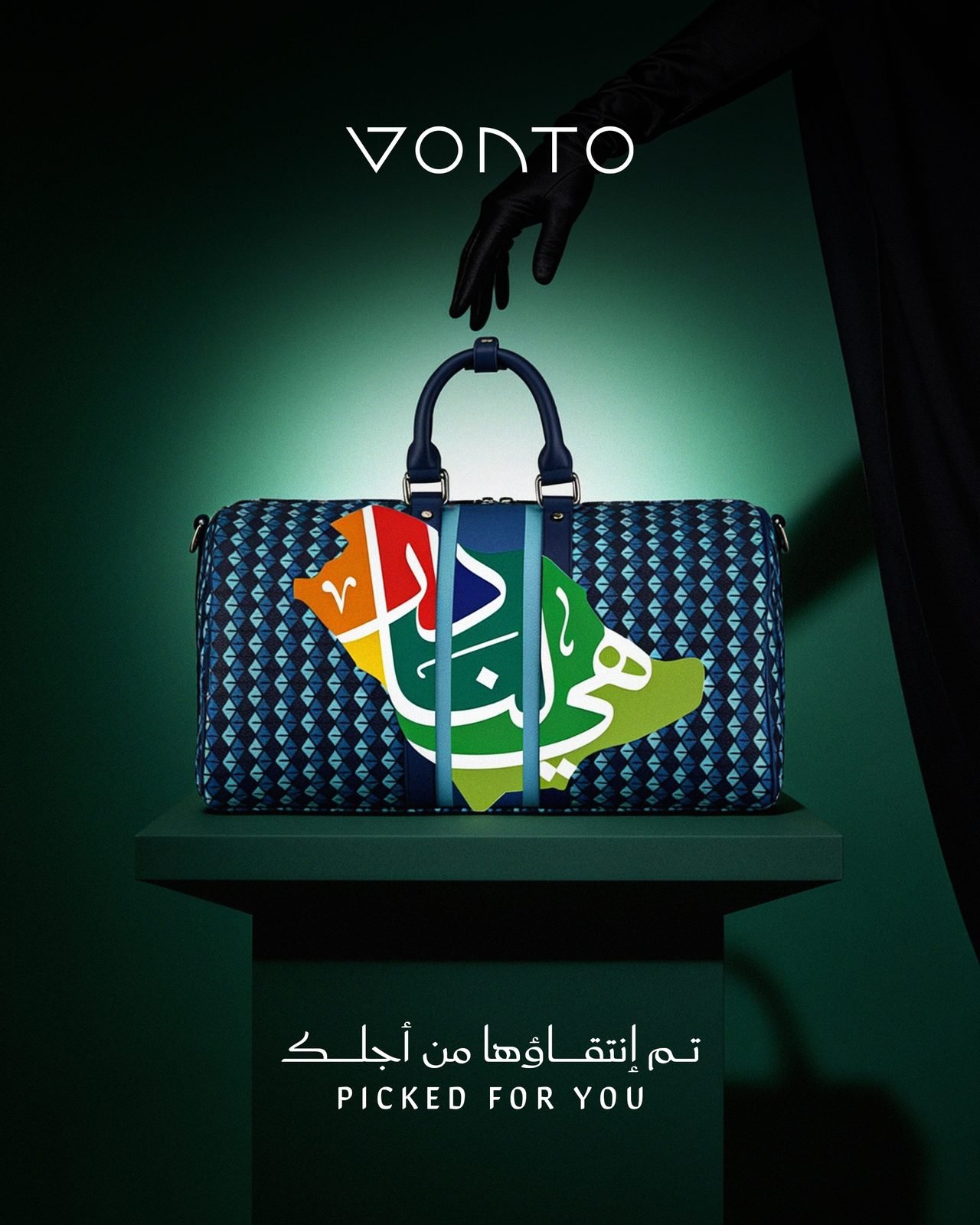 Vonto: “Picked for you”: the hand-painted duffle under a spotlight